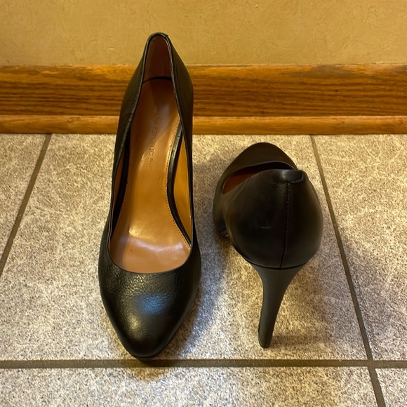 BANANA REPUBLIC UEC Women’s Size 9 Black Leather Heel Platform Pumps Round Toe - Picture 4 of 17